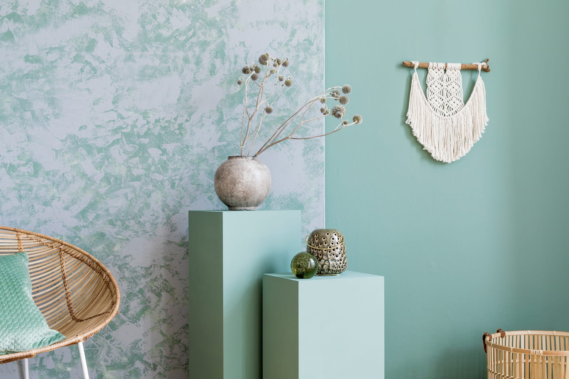 Wohnzimmer mit türkis Tapete